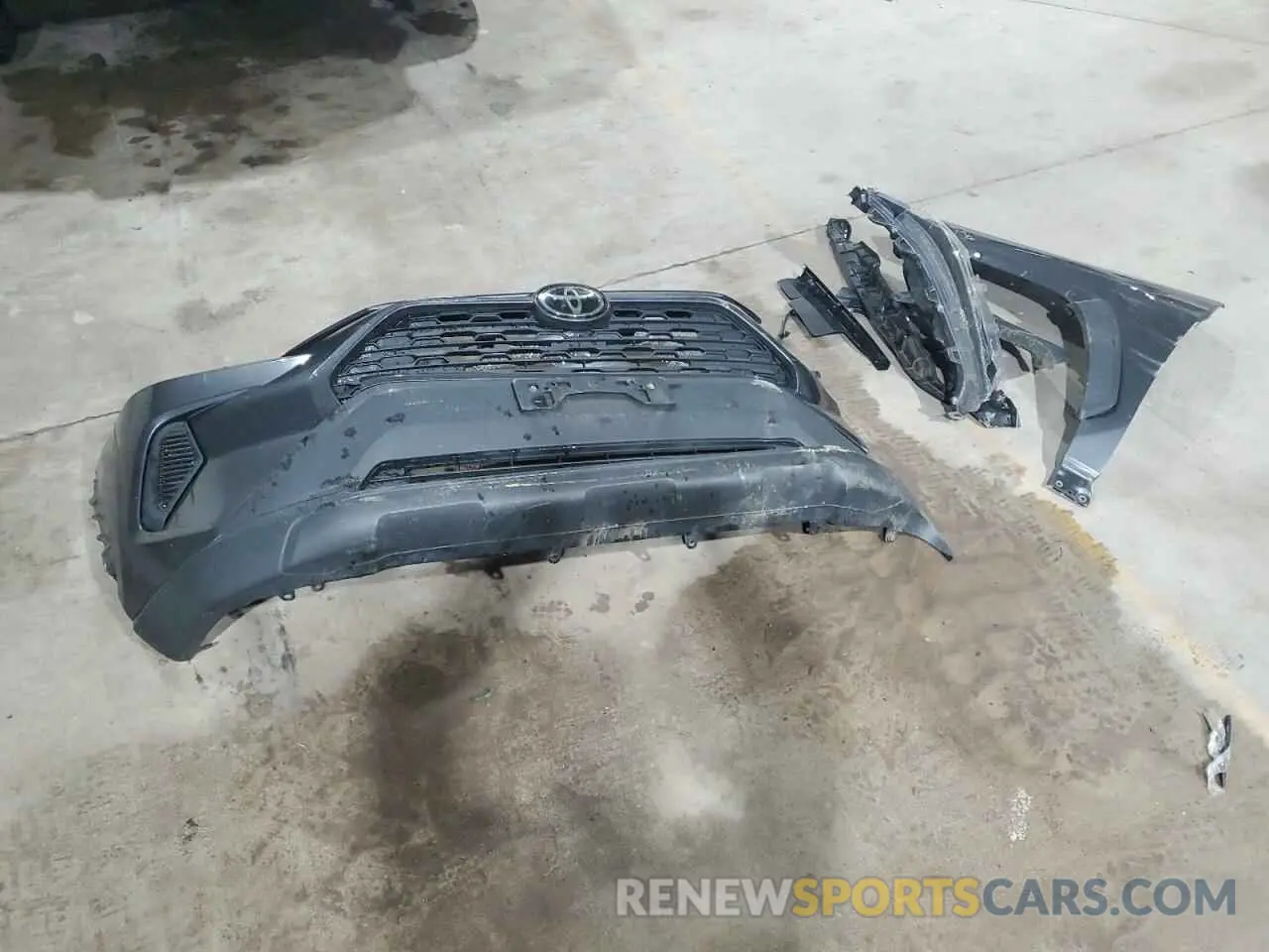 13 Photograph of a damaged car 2T3G1RFV6LC124570 TOYOTA RAV4 2020