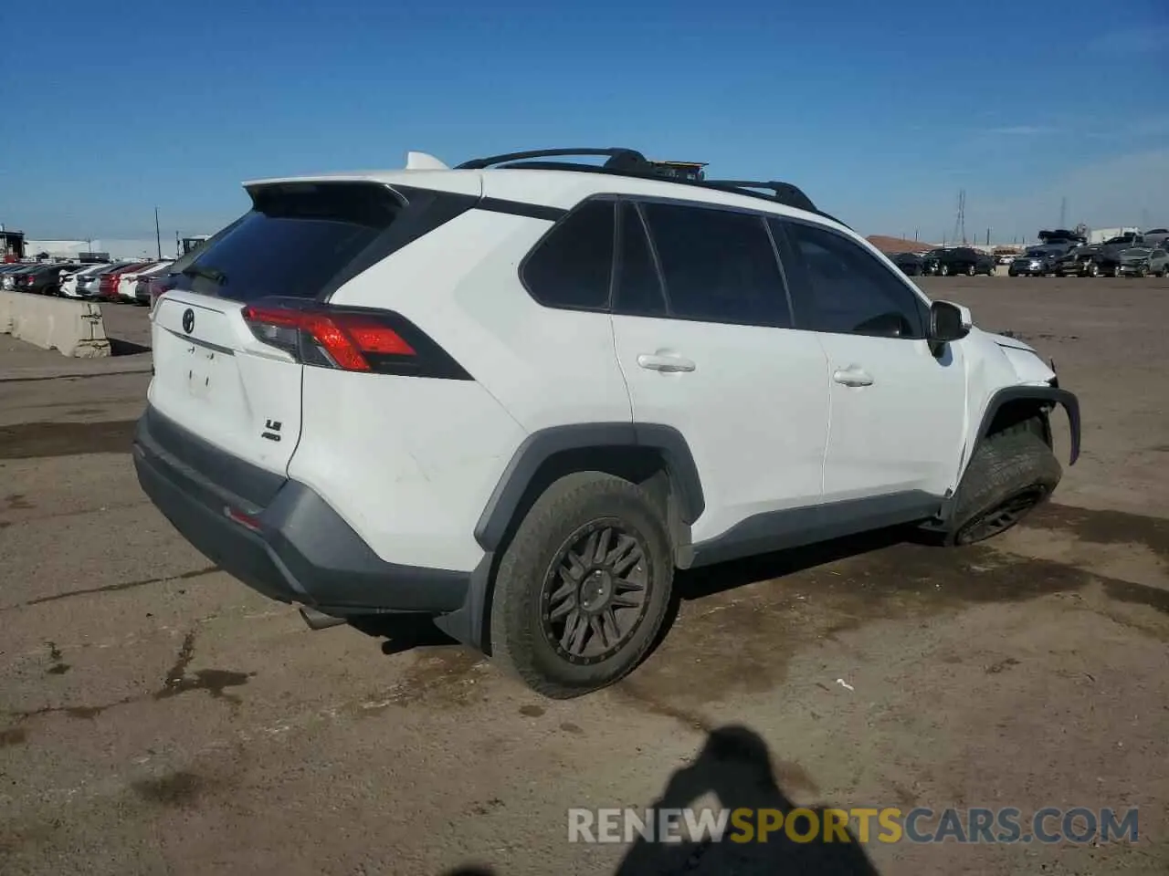 3 Photograph of a damaged car 2T3G1RFV6LW103040 TOYOTA RAV4 2020