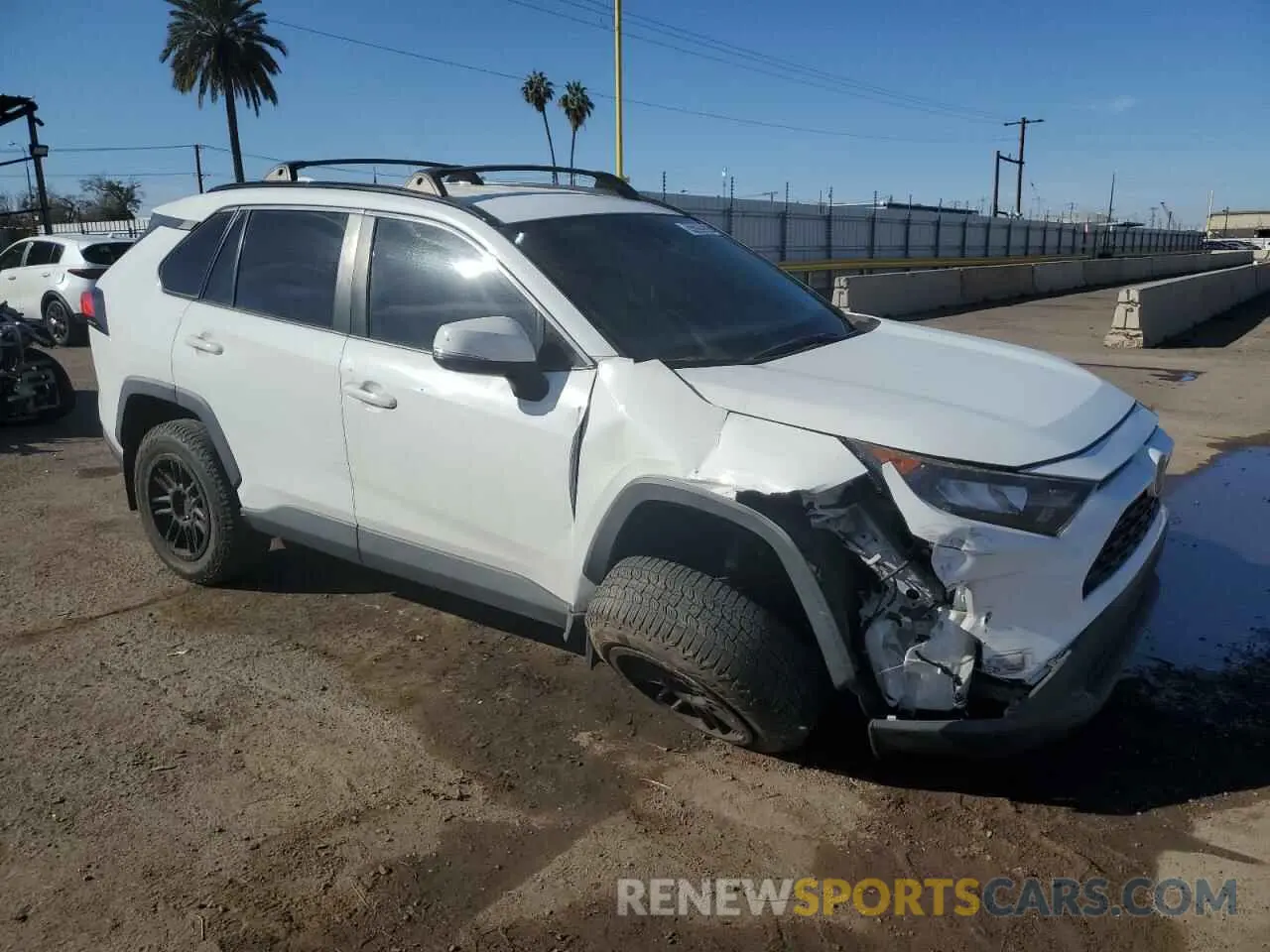 4 Photograph of a damaged car 2T3G1RFV6LW103040 TOYOTA RAV4 2020
