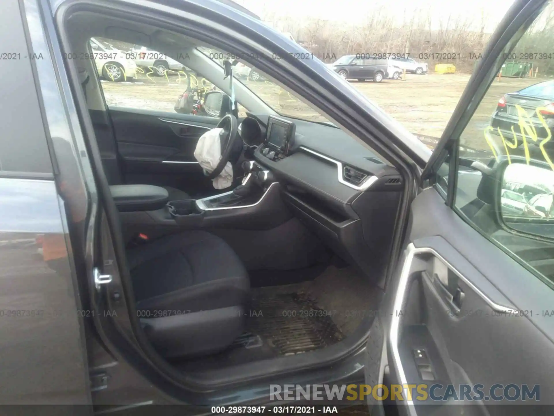 5 Photograph of a damaged car 2T3G1RFV6LW104608 TOYOTA RAV4 2020