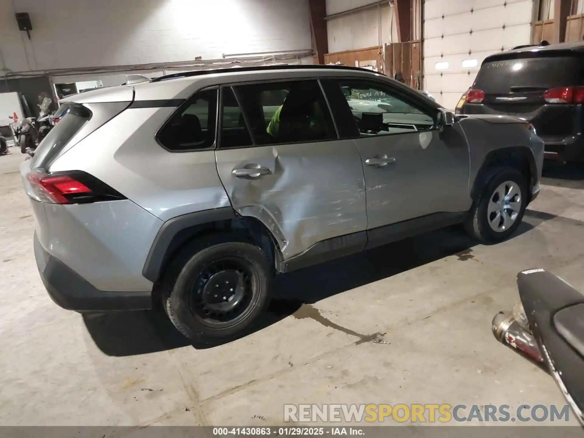 4 Photograph of a damaged car 2T3G1RFV6LW128102 TOYOTA RAV4 2020