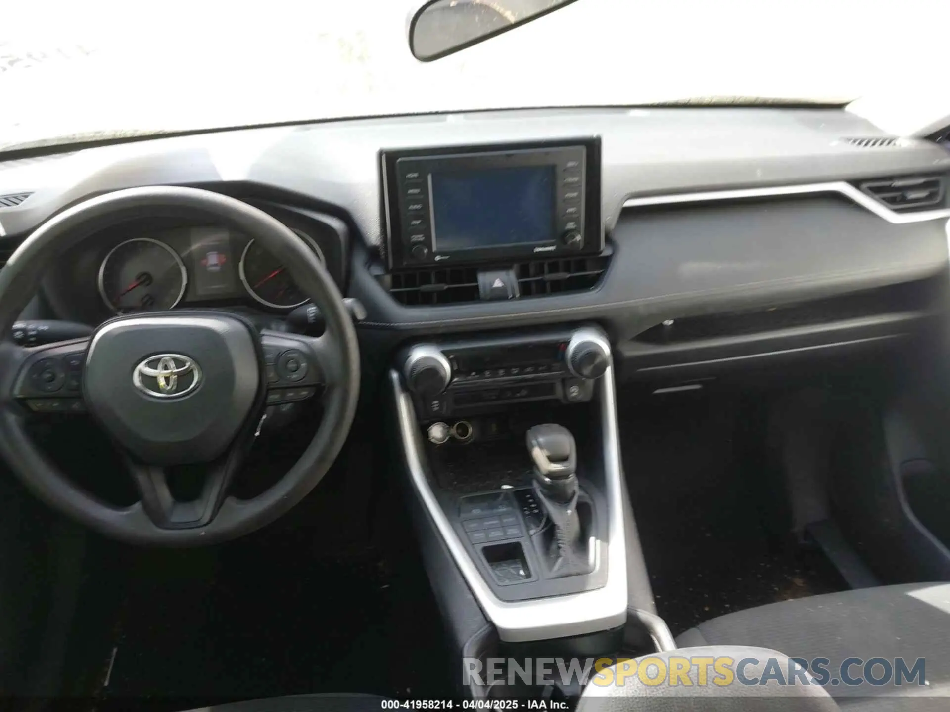 5 Photograph of a damaged car 2T3G1RFV6LW137656 TOYOTA RAV4 2020