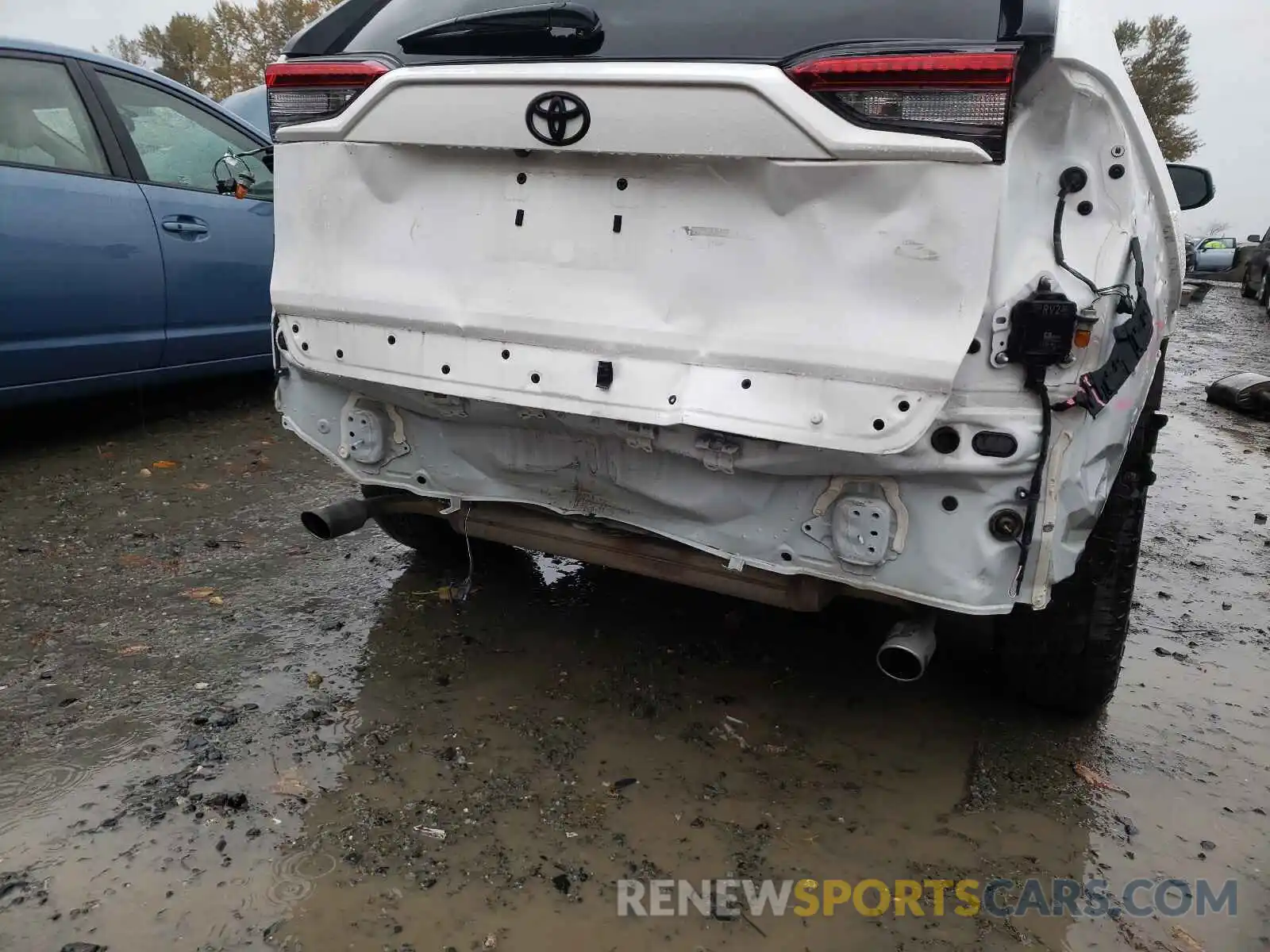 9 Photograph of a damaged car 2T3G1RFV7LC061804 TOYOTA RAV4 2020