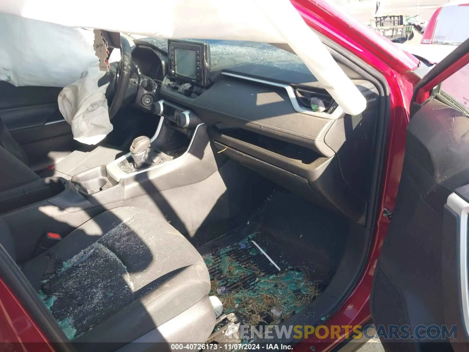 5 Photograph of a damaged car 2T3G1RFV7LW107940 TOYOTA RAV4 2020