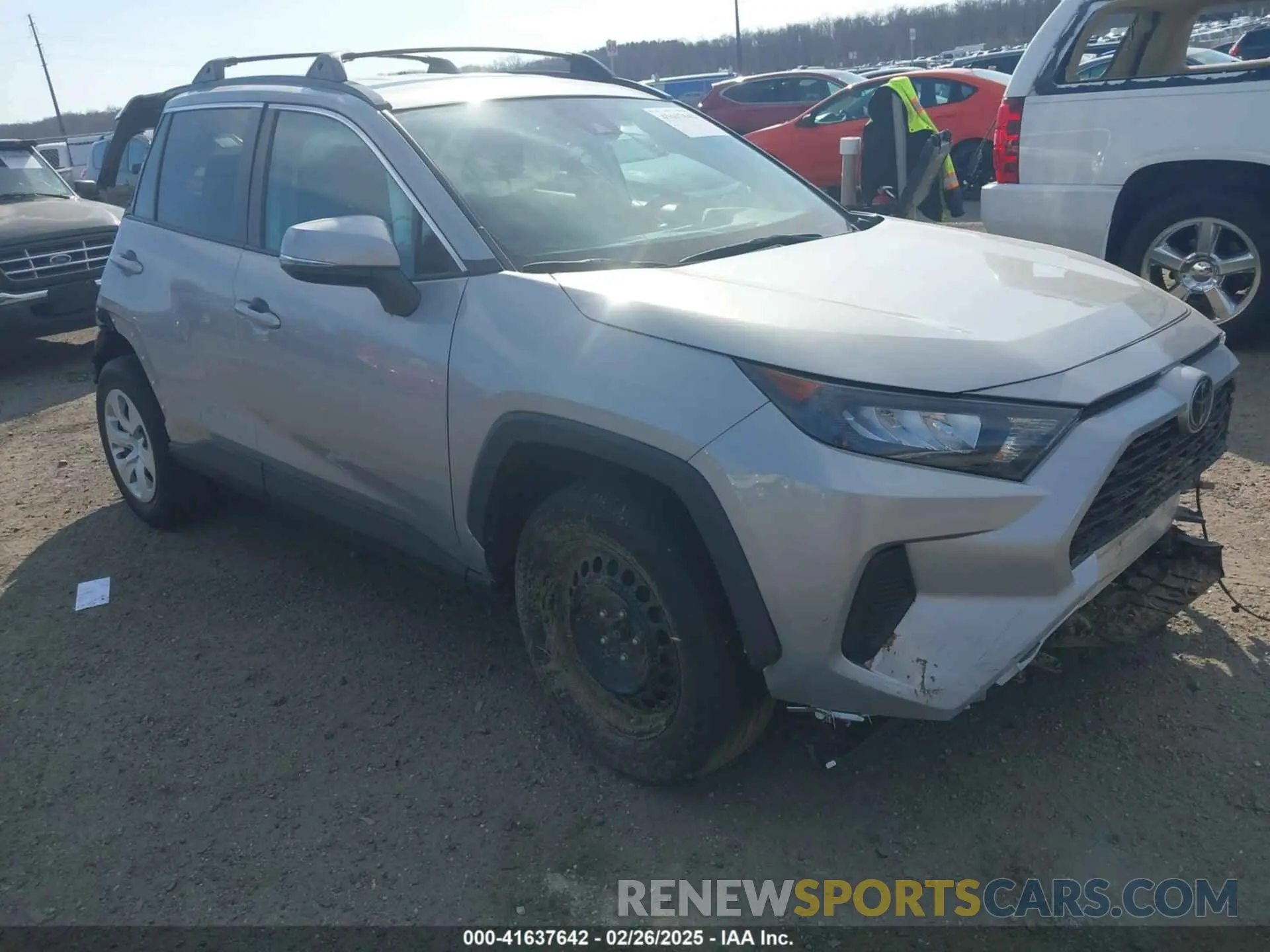 1 Photograph of a damaged car 2T3G1RFV7LW117920 TOYOTA RAV4 2020
