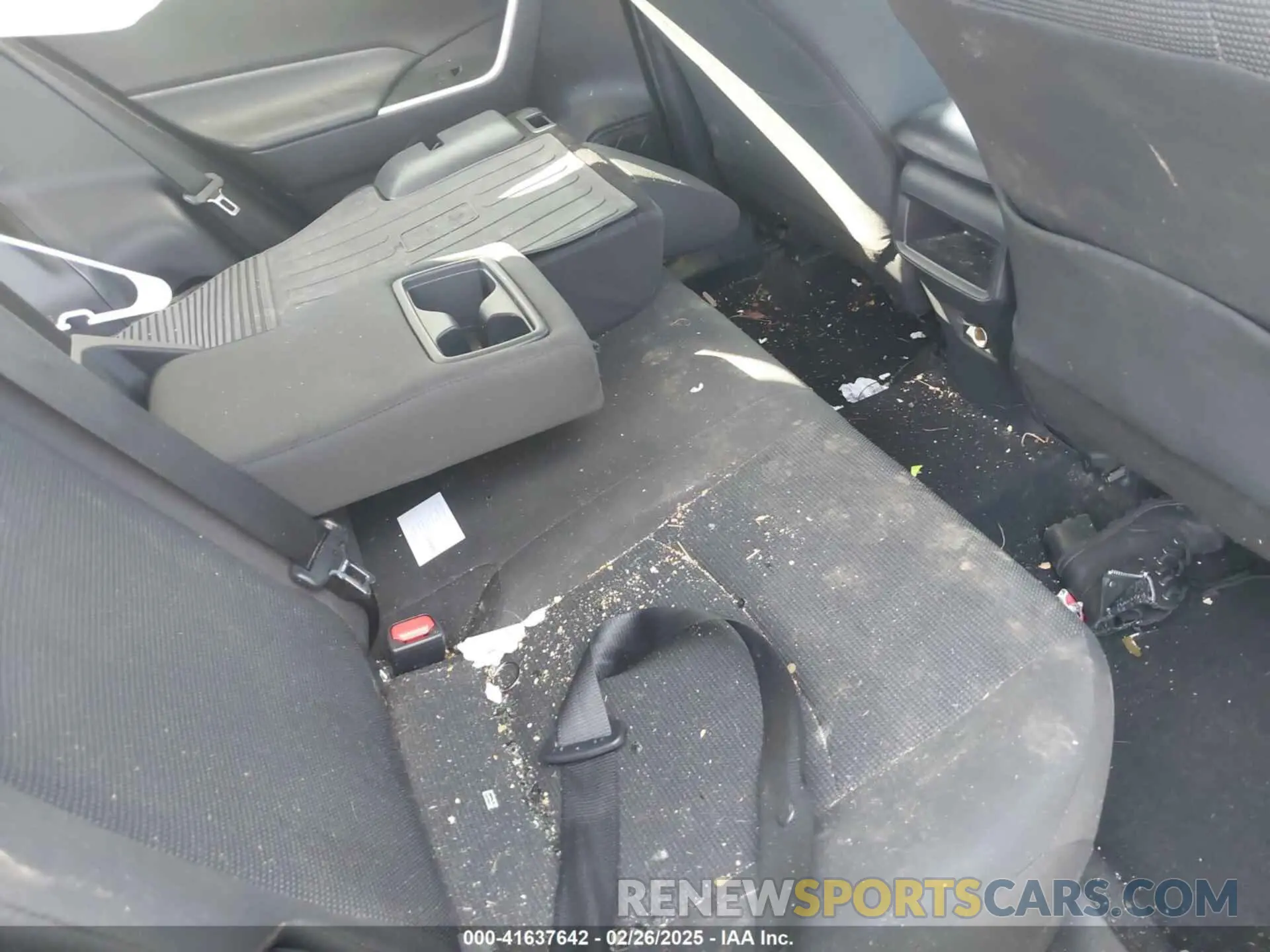 8 Photograph of a damaged car 2T3G1RFV7LW117920 TOYOTA RAV4 2020