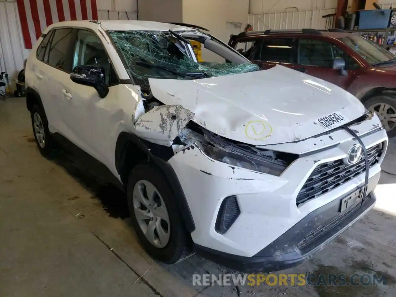 1 Photograph of a damaged car 2T3G1RFV8LC064047 TOYOTA RAV4 2020