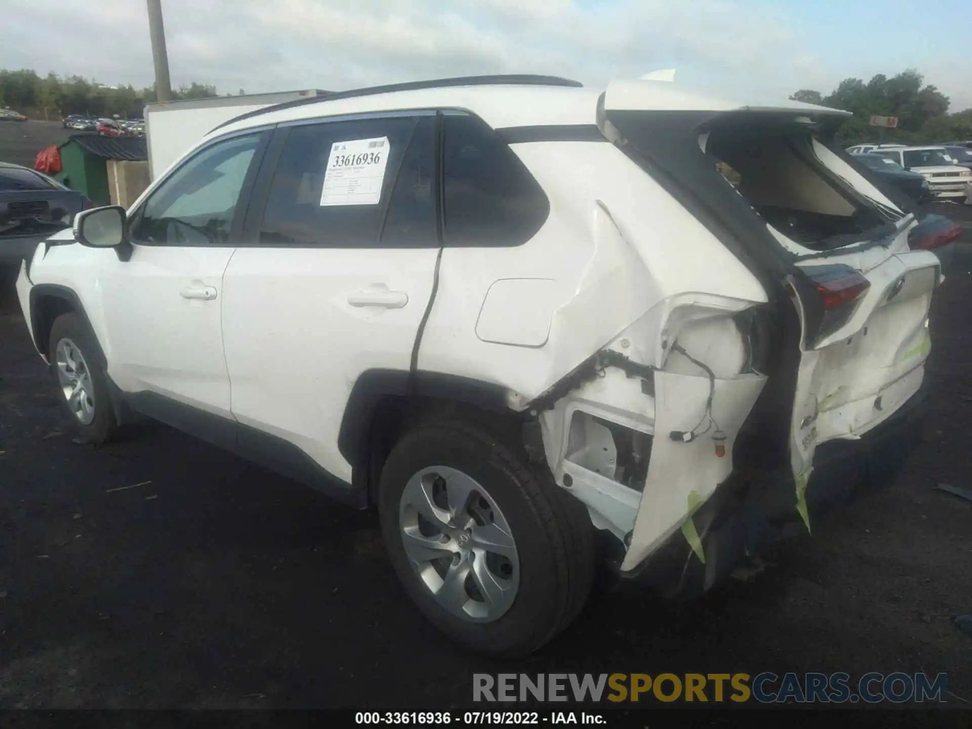 3 Photograph of a damaged car 2T3G1RFV8LW084944 TOYOTA RAV4 2020