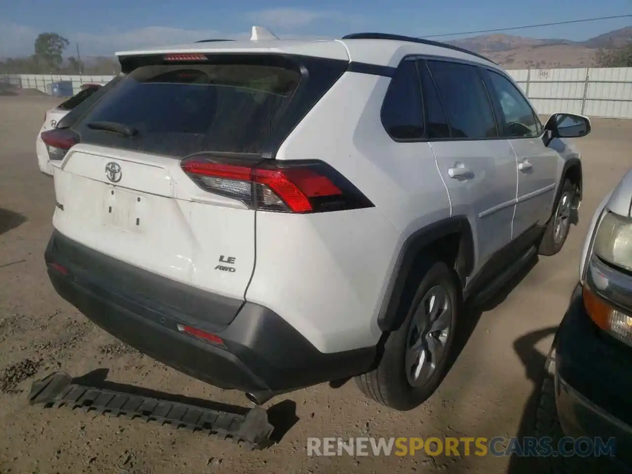 4 Photograph of a damaged car 2T3G1RFV8LW092137 TOYOTA RAV4 2020