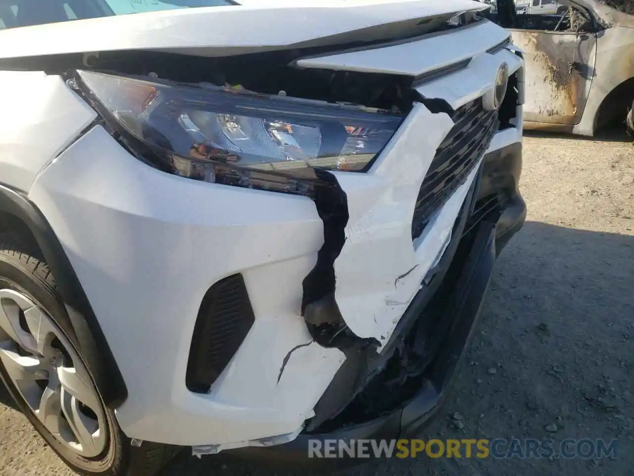 9 Photograph of a damaged car 2T3G1RFV8LW092137 TOYOTA RAV4 2020