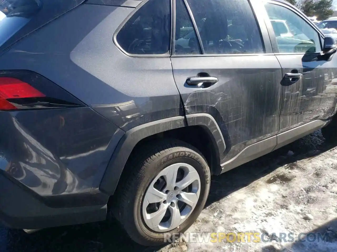 9 Photograph of a damaged car 2T3G1RFV8LW104223 TOYOTA RAV4 2020