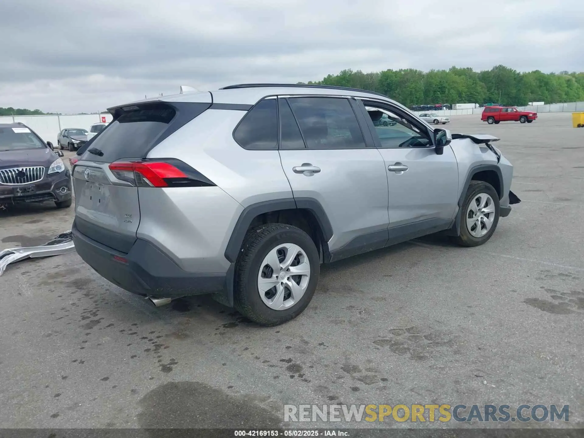 4 Photograph of a damaged car 2T3G1RFV8LW120390 TOYOTA RAV4 2020