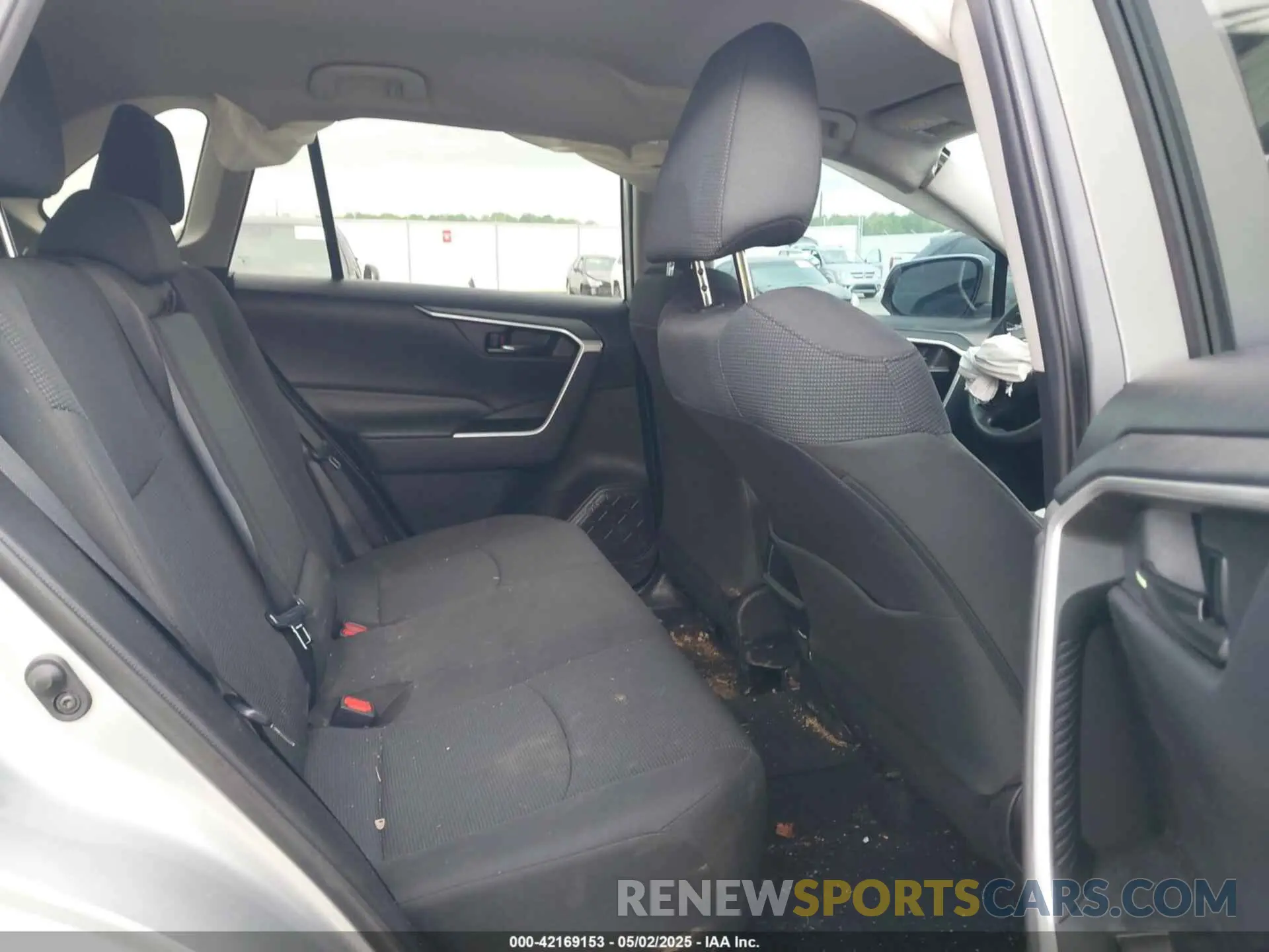 8 Photograph of a damaged car 2T3G1RFV8LW120390 TOYOTA RAV4 2020