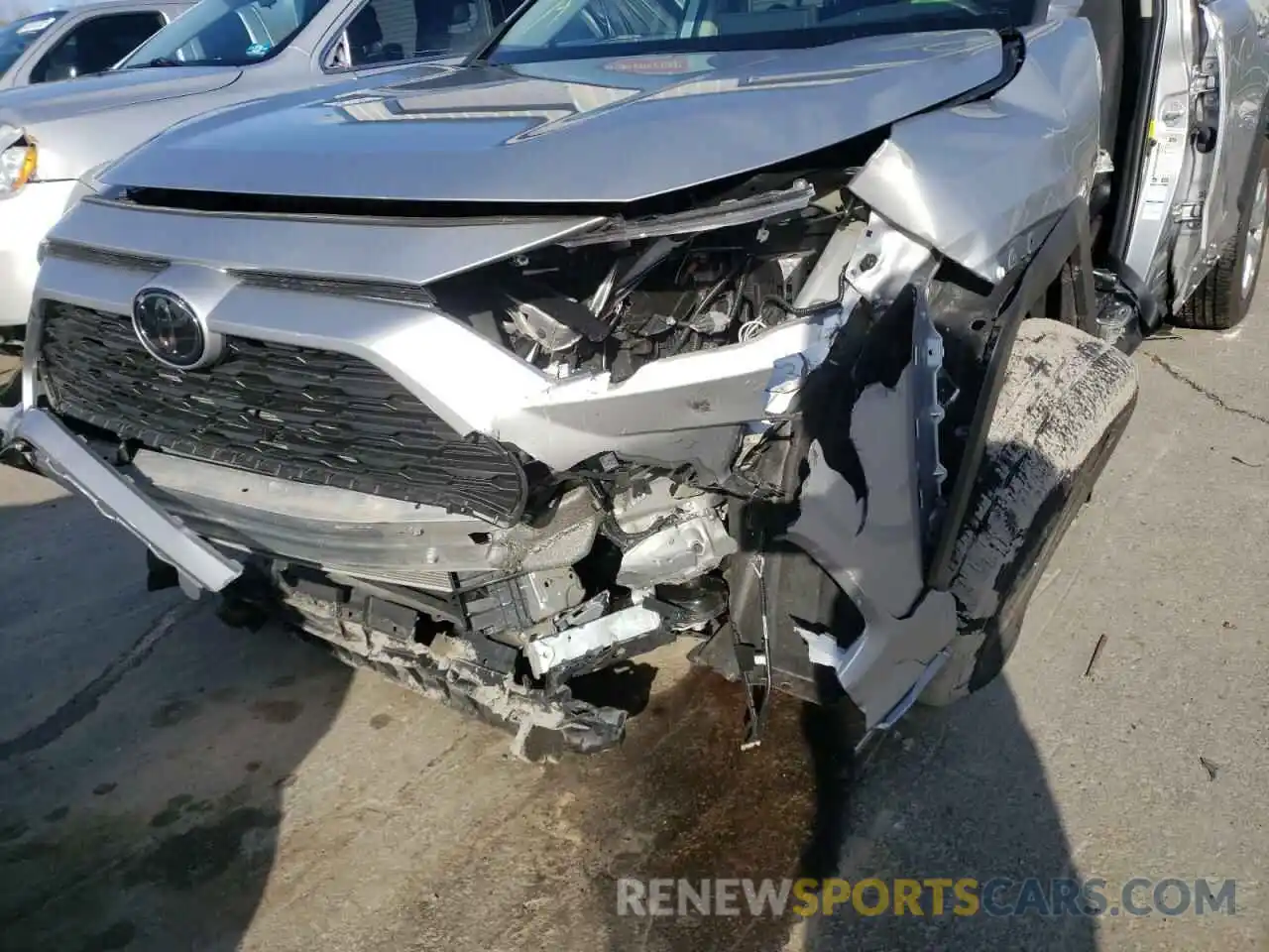 9 Photograph of a damaged car 2T3G1RFV8LW132510 TOYOTA RAV4 2020