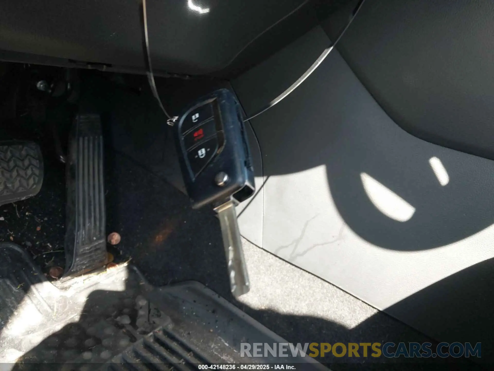 11 Photograph of a damaged car 2T3G1RFV9LW089456 TOYOTA RAV4 2020