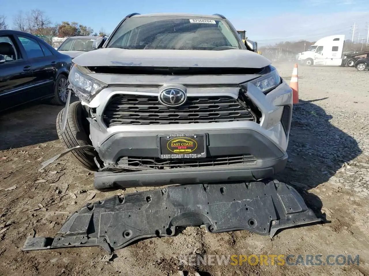 5 Photograph of a damaged car 2T3G1RFV9LW129518 TOYOTA RAV4 2020