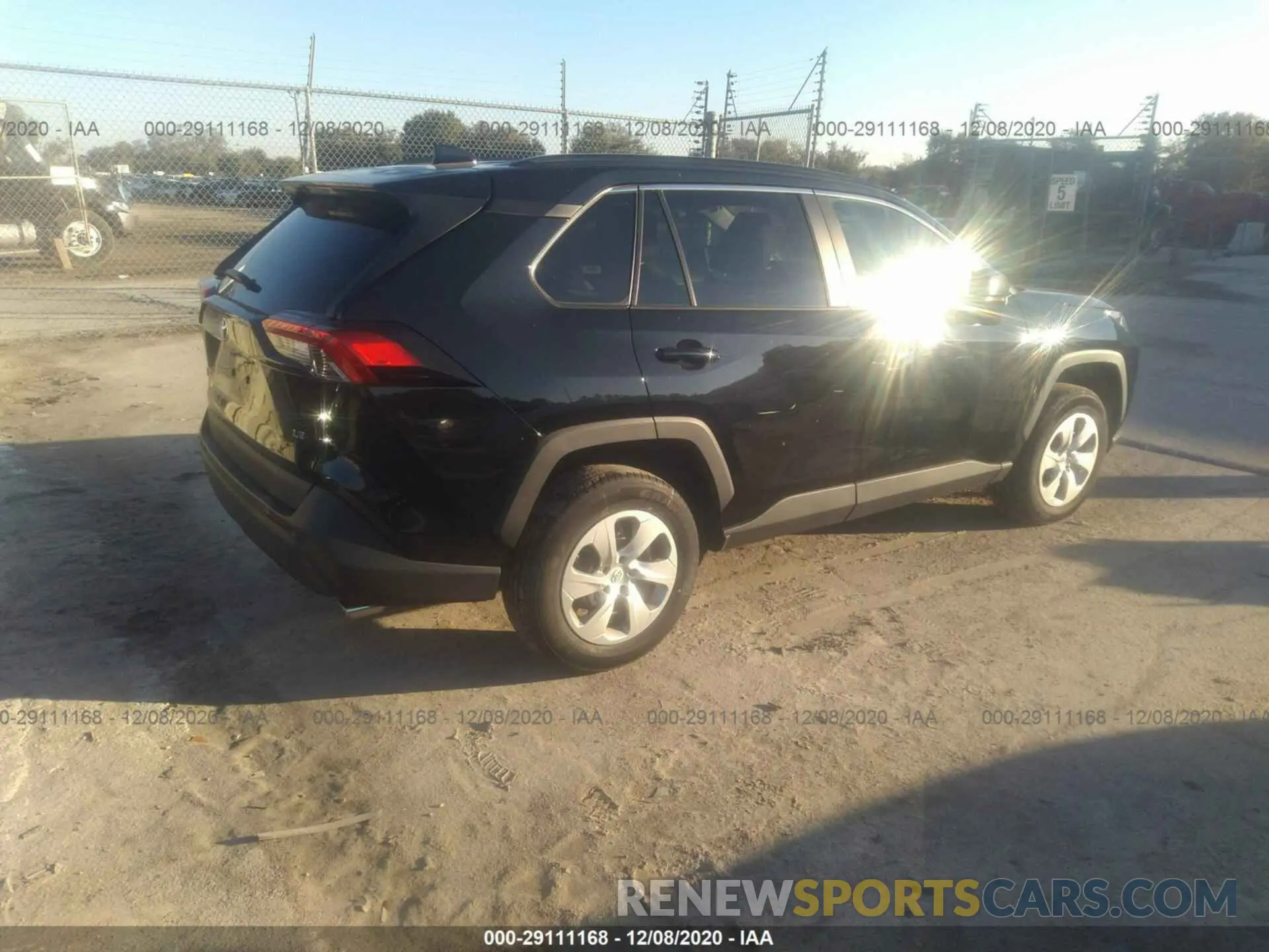 4 Photograph of a damaged car 2T3H1RFV0LC035839 TOYOTA RAV4 2020