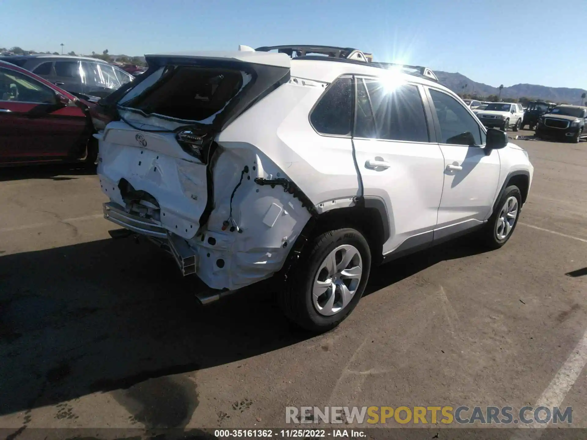 4 Photograph of a damaged car 2T3H1RFV0LC036943 TOYOTA RAV4 2020