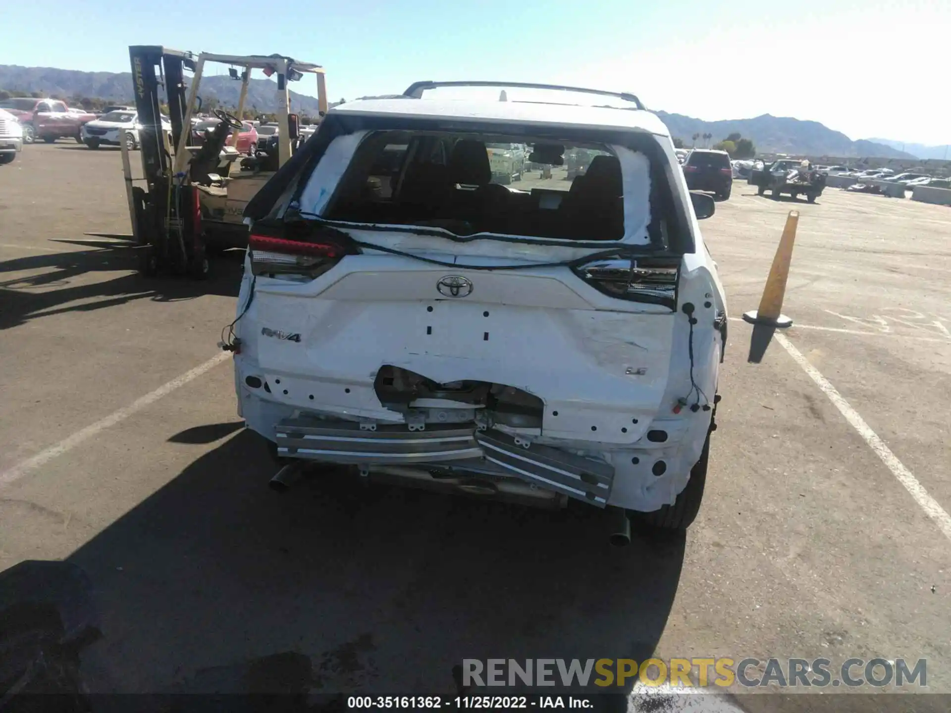 6 Photograph of a damaged car 2T3H1RFV0LC036943 TOYOTA RAV4 2020