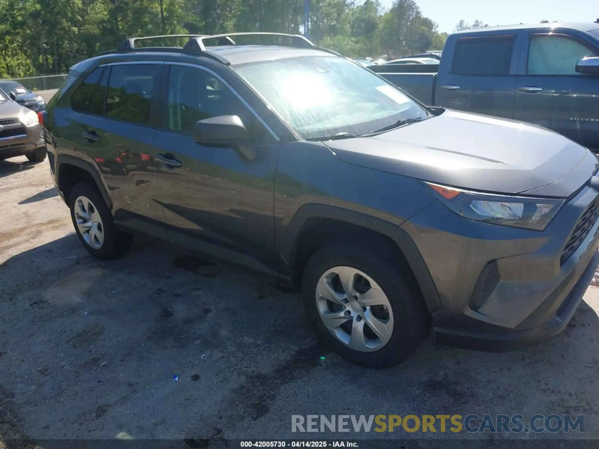 1 Photograph of a damaged car 2T3H1RFV0LC040474 TOYOTA RAV4 2020