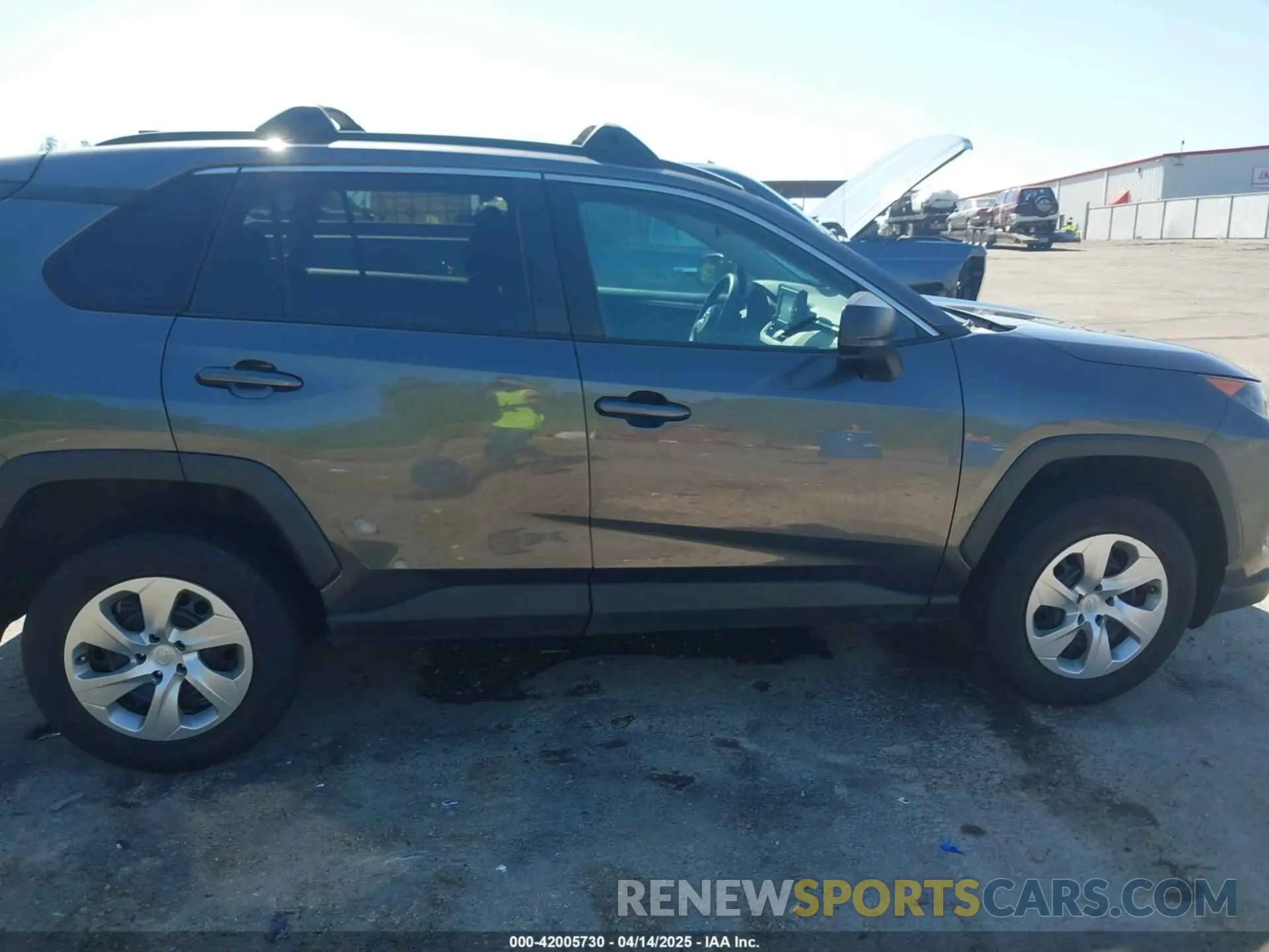 13 Photograph of a damaged car 2T3H1RFV0LC040474 TOYOTA RAV4 2020