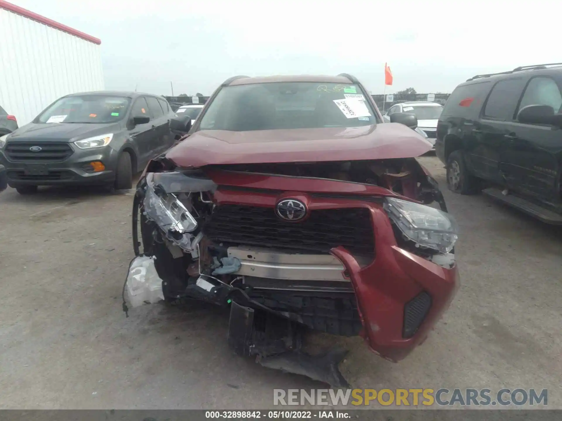 6 Photograph of a damaged car 2T3H1RFV0LC046999 TOYOTA RAV4 2020