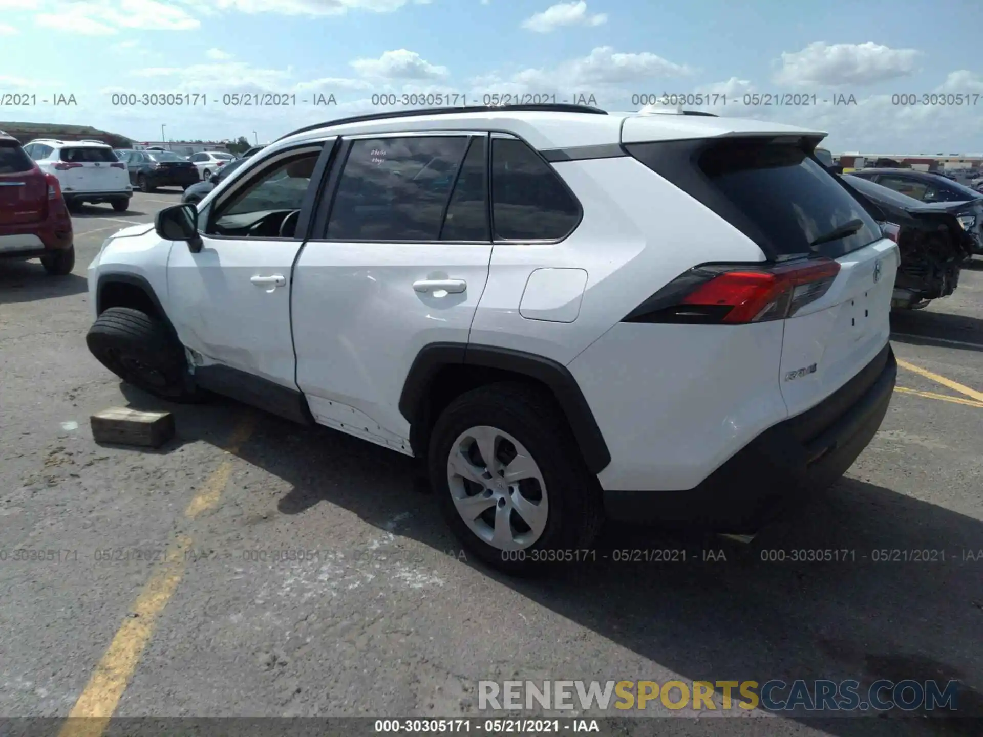 3 Photograph of a damaged car 2T3H1RFV0LC051328 TOYOTA RAV4 2020