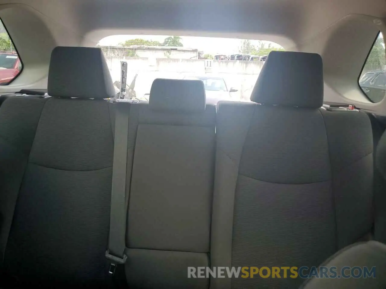 10 Photograph of a damaged car 2T3H1RFV0LC075578 TOYOTA RAV4 2020