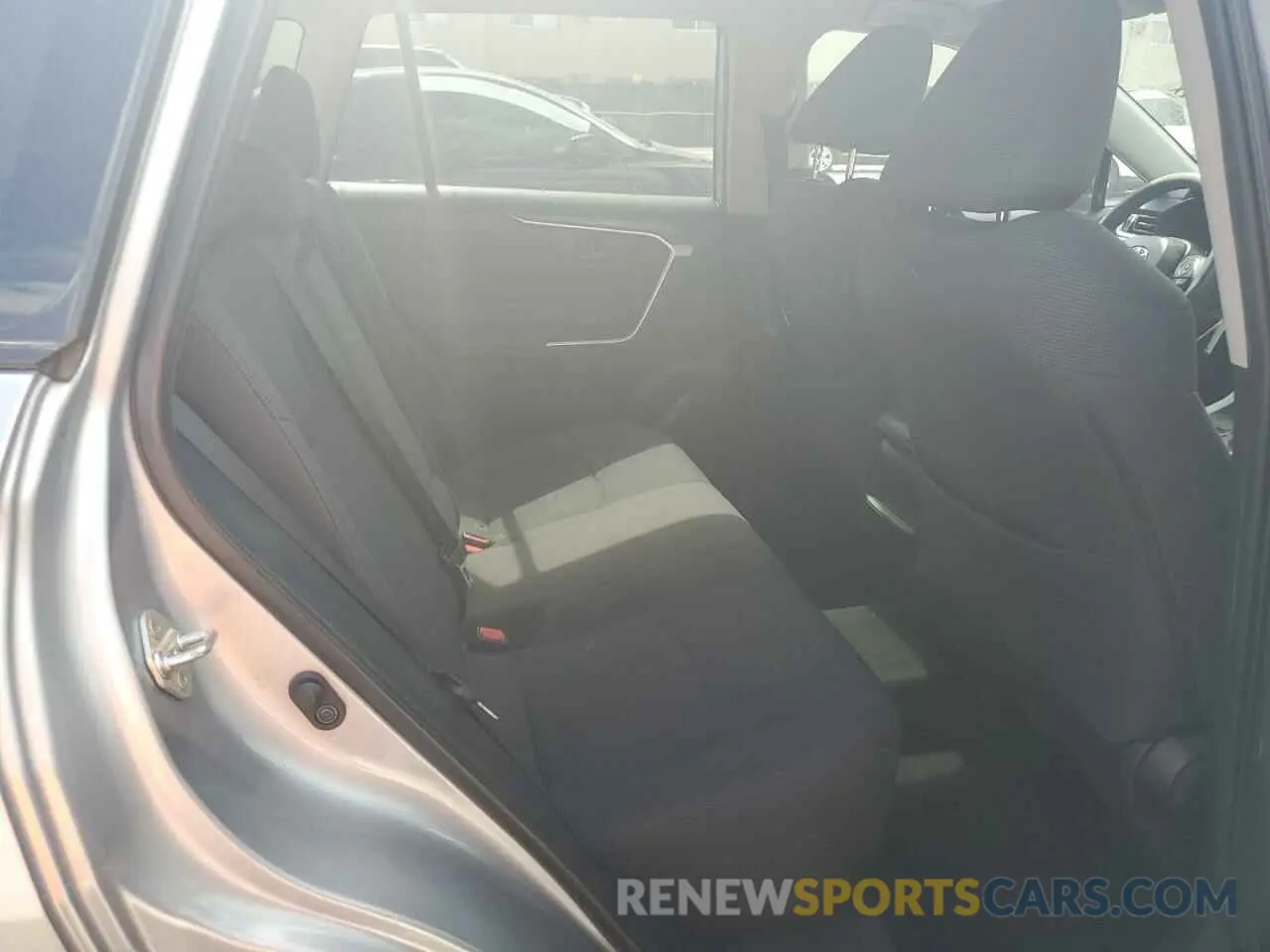 11 Photograph of a damaged car 2T3H1RFV0LC075578 TOYOTA RAV4 2020