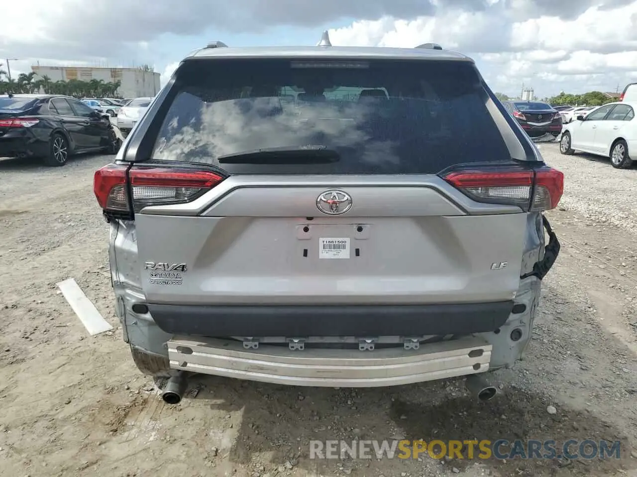 6 Photograph of a damaged car 2T3H1RFV0LC075578 TOYOTA RAV4 2020