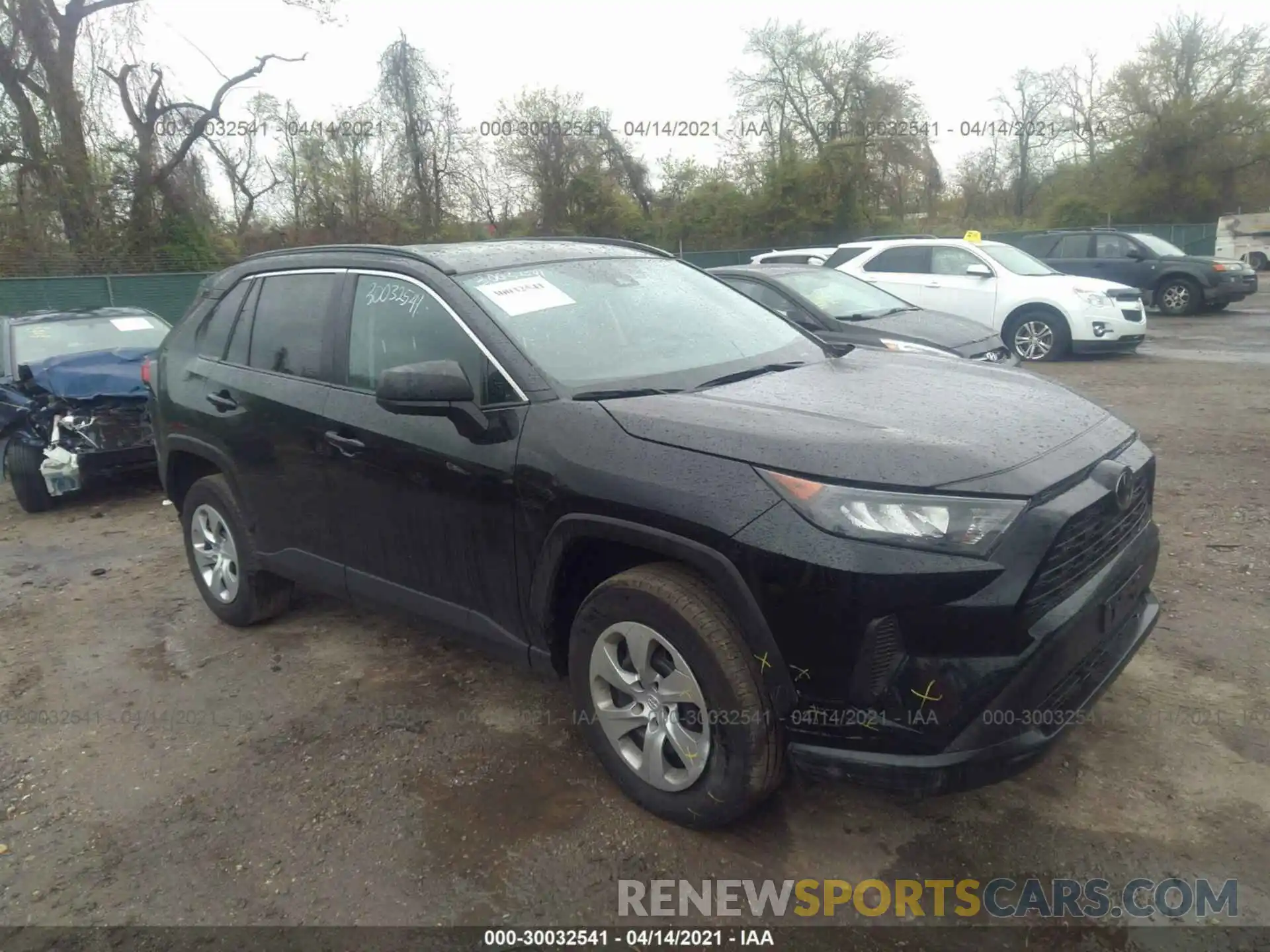 1 Photograph of a damaged car 2T3H1RFV0LW061291 TOYOTA RAV4 2020