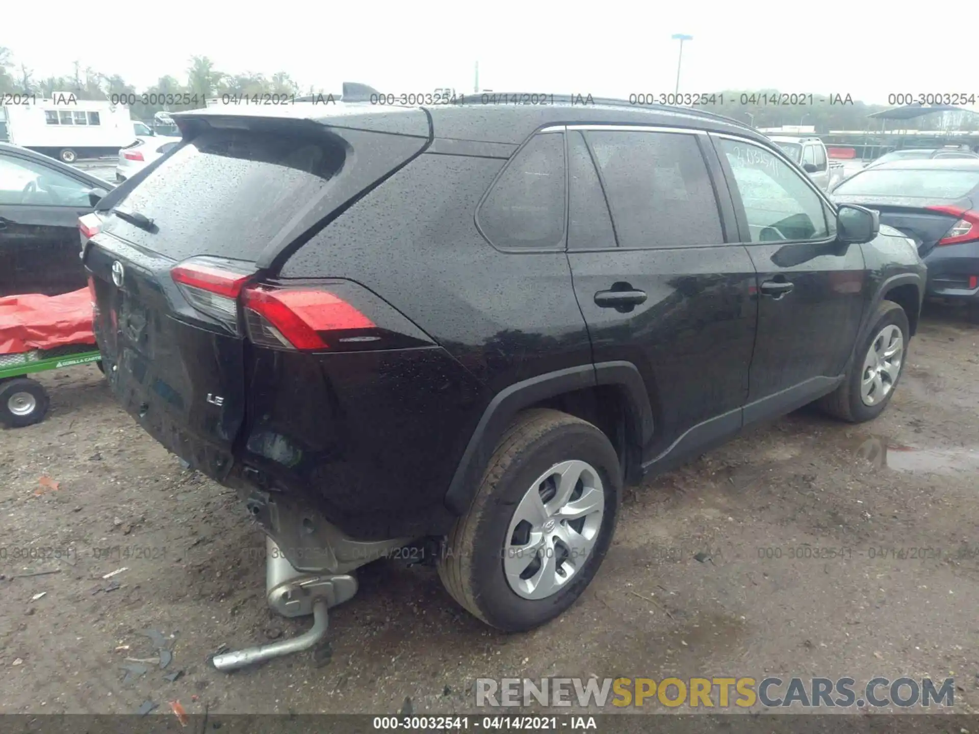 4 Photograph of a damaged car 2T3H1RFV0LW061291 TOYOTA RAV4 2020