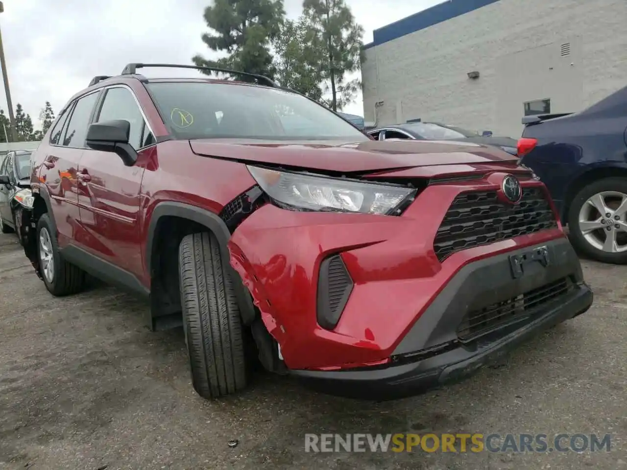 1 Photograph of a damaged car 2T3H1RFV0LW065227 TOYOTA RAV4 2020