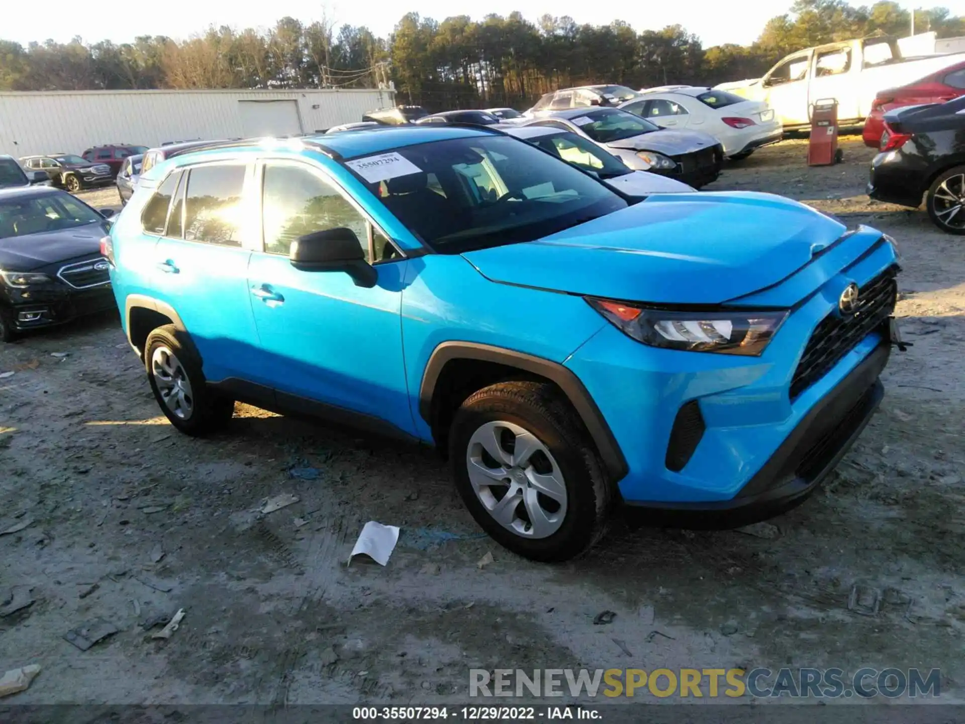 1 Photograph of a damaged car 2T3H1RFV0LW068547 TOYOTA RAV4 2020