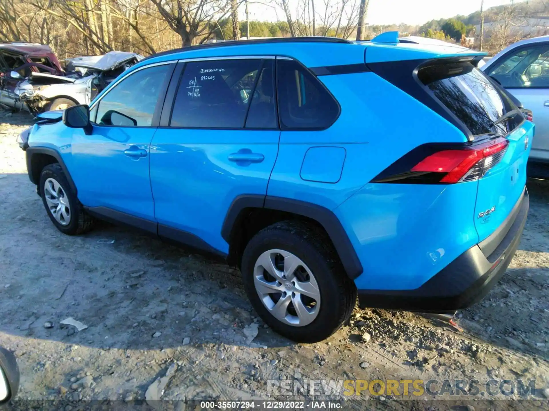 3 Photograph of a damaged car 2T3H1RFV0LW068547 TOYOTA RAV4 2020