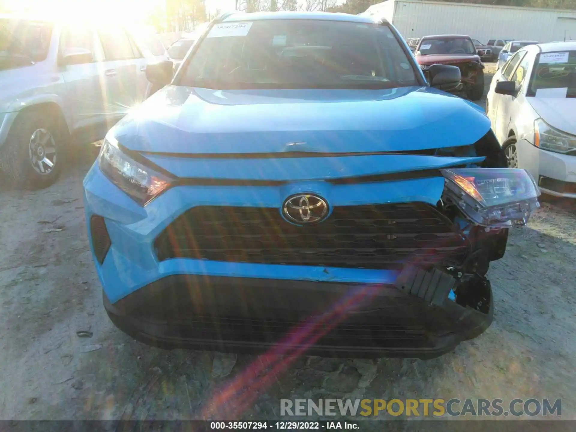 6 Photograph of a damaged car 2T3H1RFV0LW068547 TOYOTA RAV4 2020