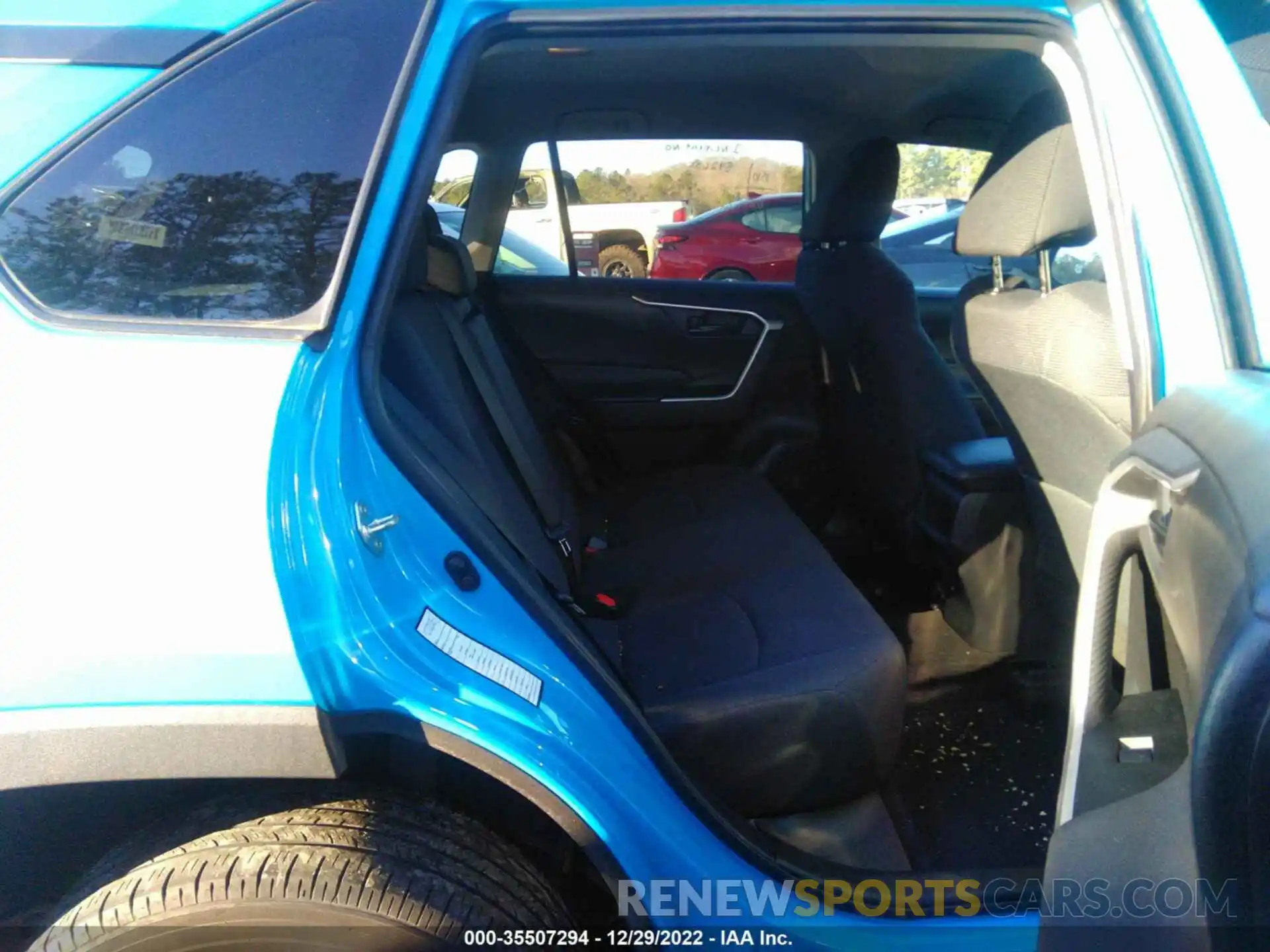 8 Photograph of a damaged car 2T3H1RFV0LW068547 TOYOTA RAV4 2020