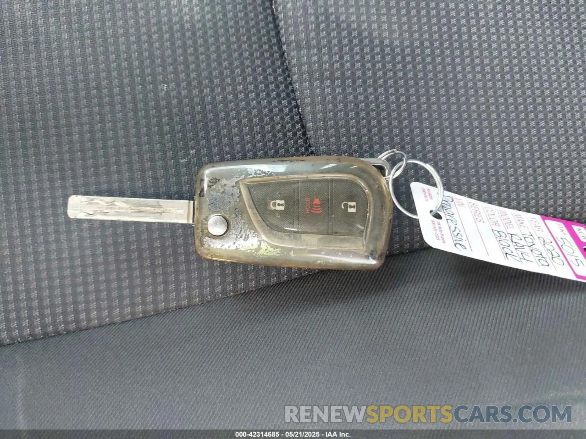 11 Photograph of a damaged car 2T3H1RFV1LC038264 TOYOTA RAV4 2020