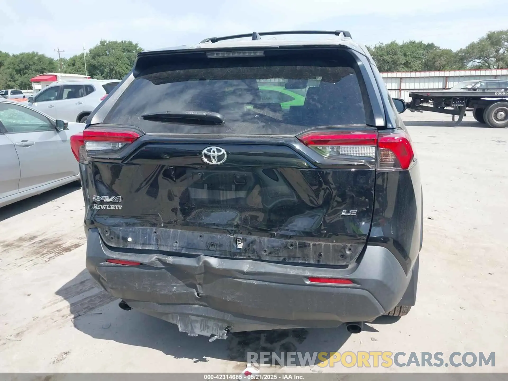 16 Photograph of a damaged car 2T3H1RFV1LC038264 TOYOTA RAV4 2020