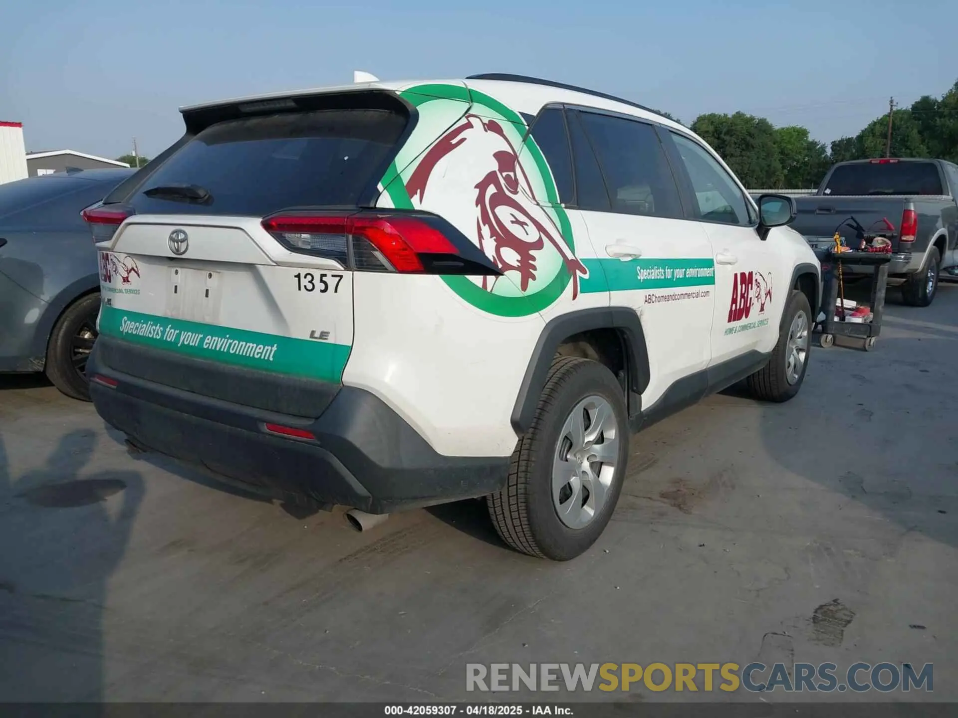 4 Photograph of a damaged car 2T3H1RFV1LC038278 TOYOTA RAV4 2020