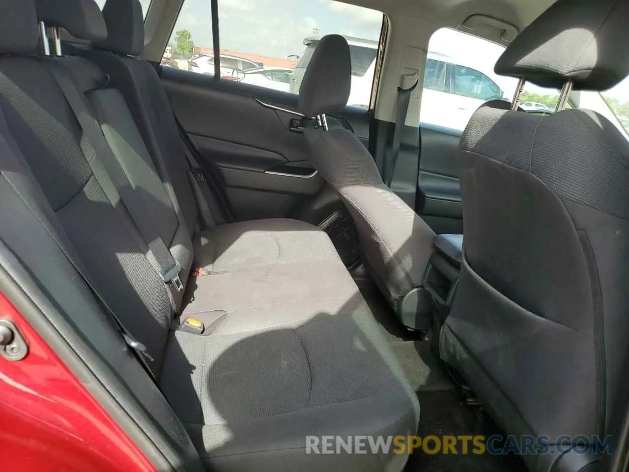 11 Photograph of a damaged car 2T3H1RFV1LC054531 TOYOTA RAV4 2020