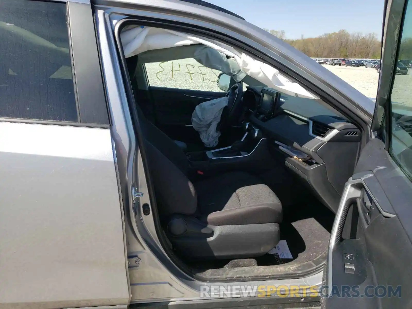 5 Photograph of a damaged car 2T3H1RFV1LC061236 TOYOTA RAV4 2020