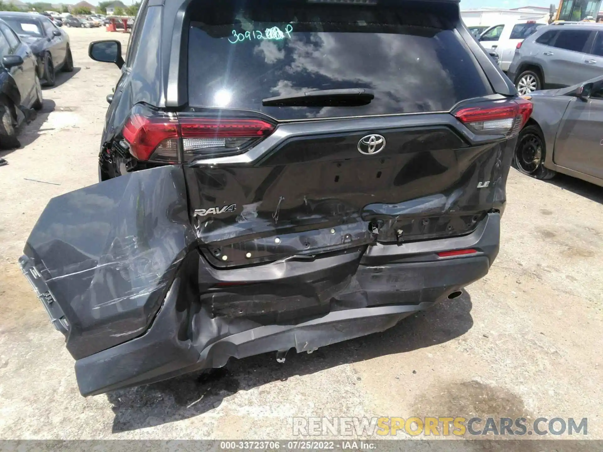 6 Photograph of a damaged car 2T3H1RFV1LC071409 TOYOTA RAV4 2020