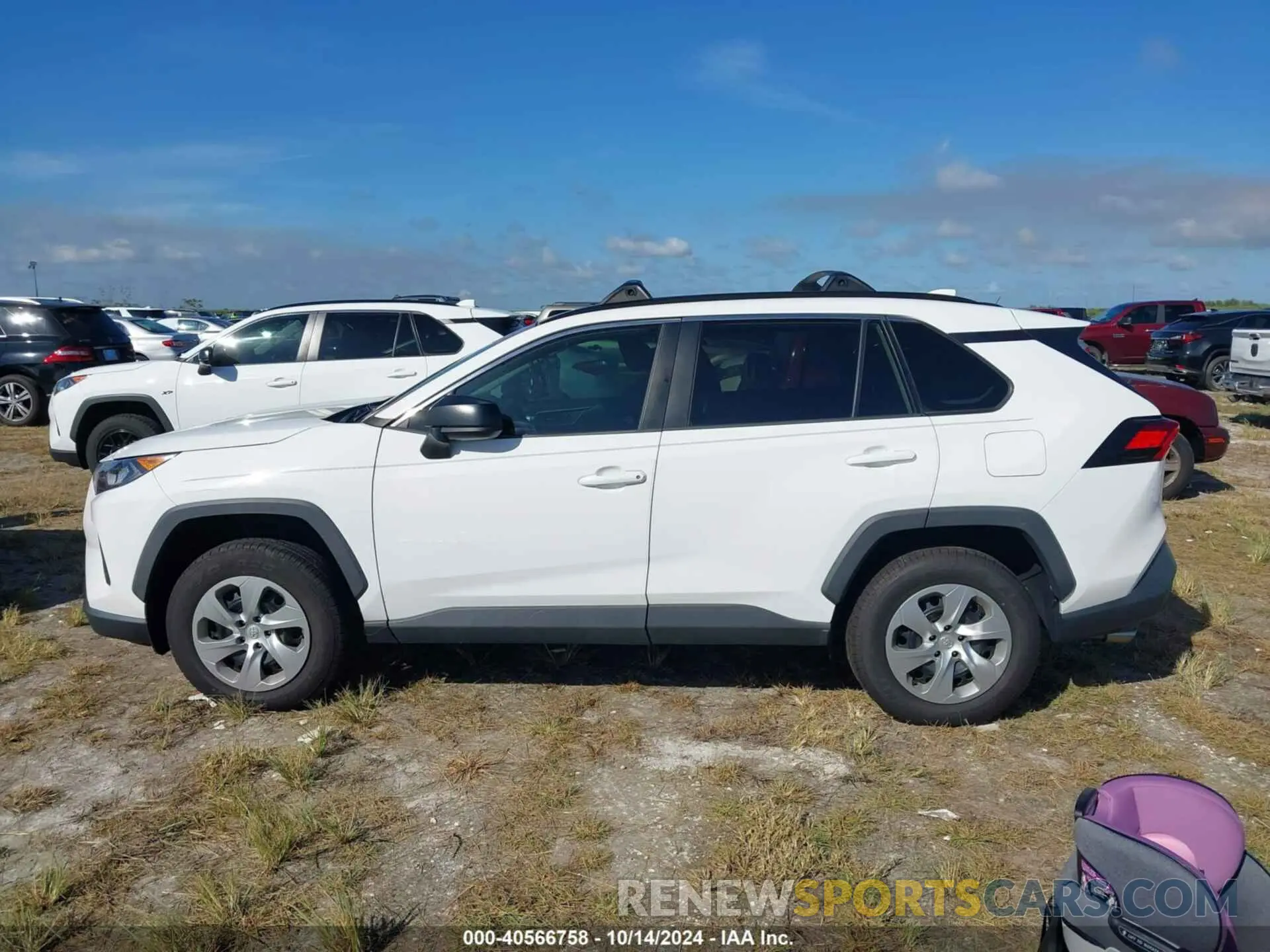 14 Photograph of a damaged car 2T3H1RFV1LW064104 TOYOTA RAV4 2020