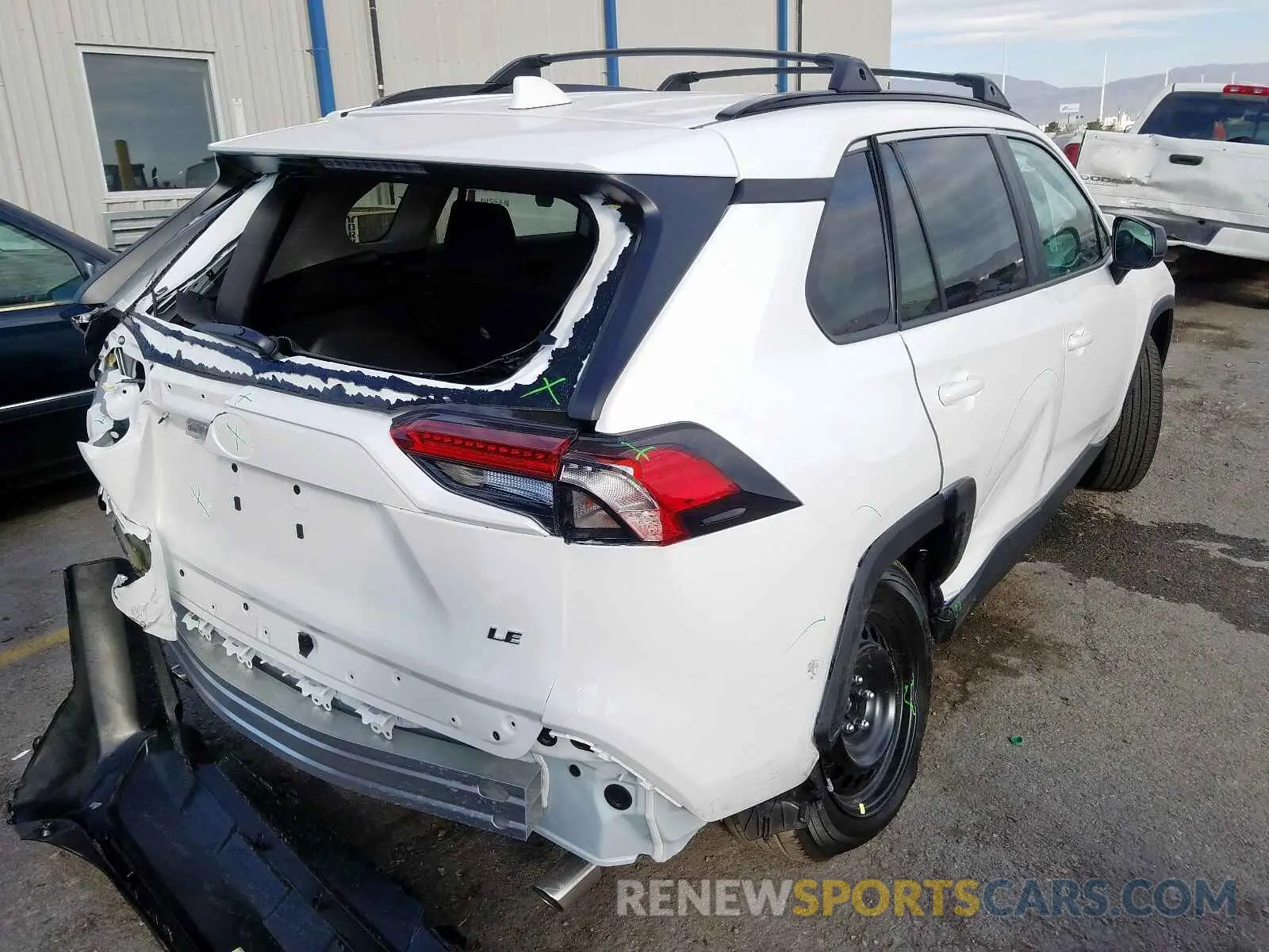 4 Photograph of a damaged car 2T3H1RFV1LW069190 TOYOTA RAV4 2020