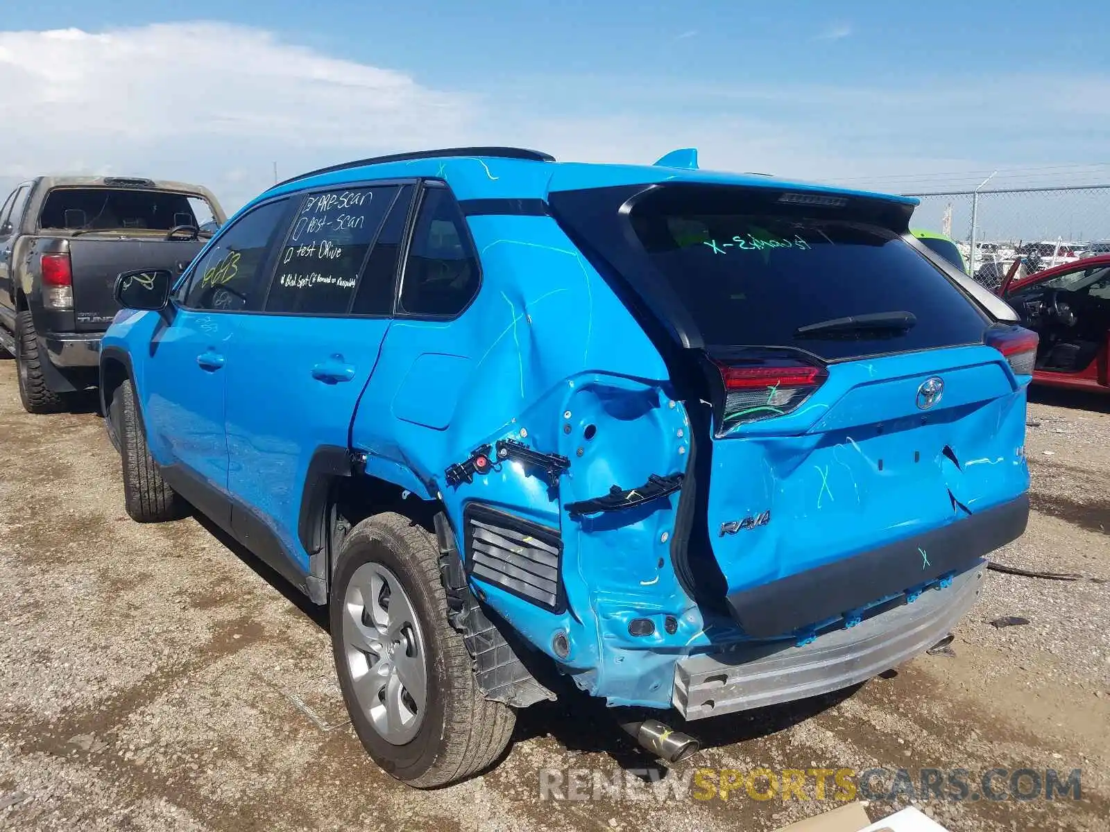 3 Photograph of a damaged car 2T3H1RFV1LW071196 TOYOTA RAV4 2020