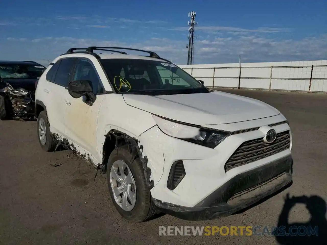 1 Photograph of a damaged car 2T3H1RFV1LW076818 TOYOTA RAV4 2020