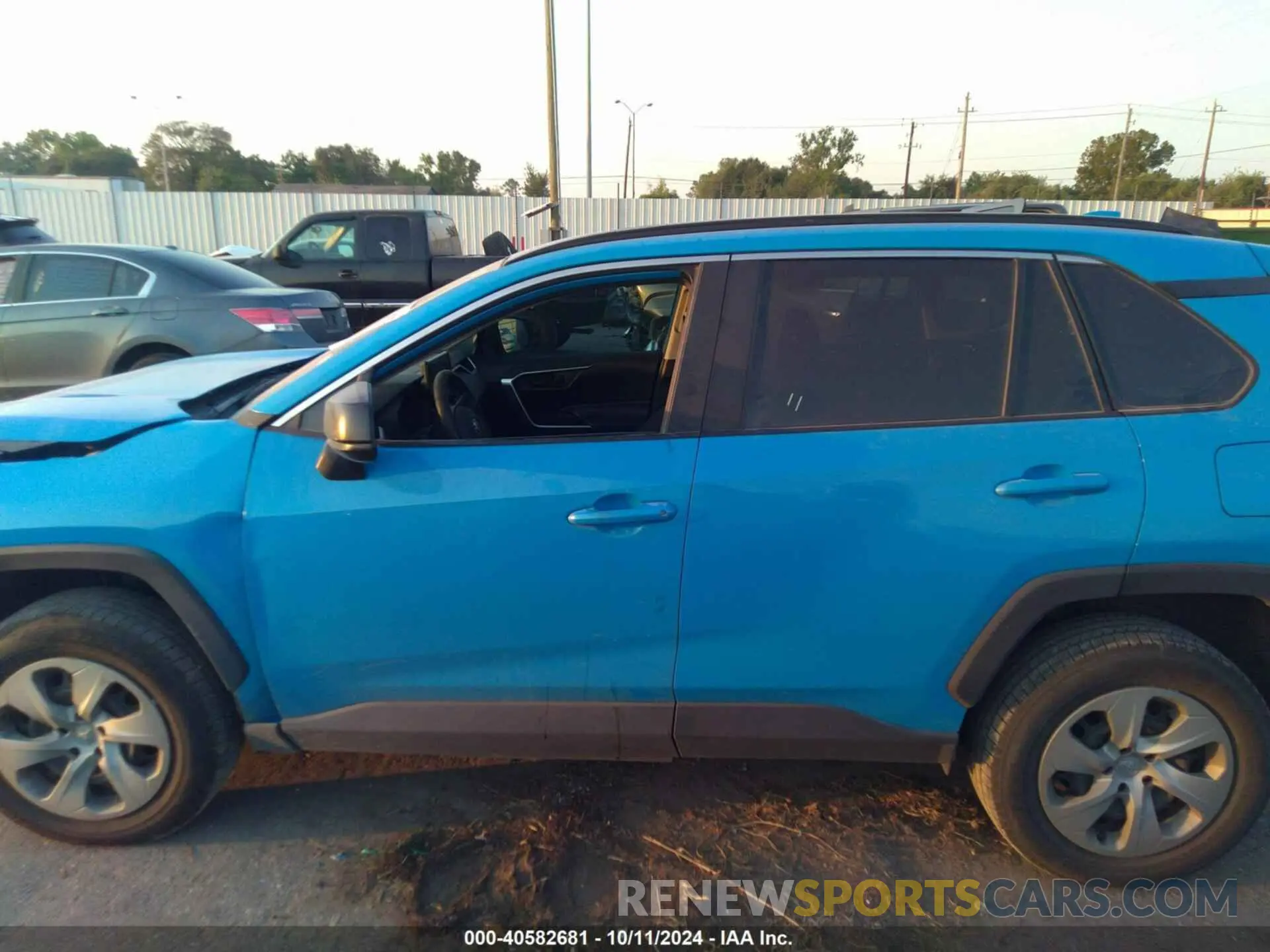 15 Photograph of a damaged car 2T3H1RFV1LW077449 TOYOTA RAV4 2020