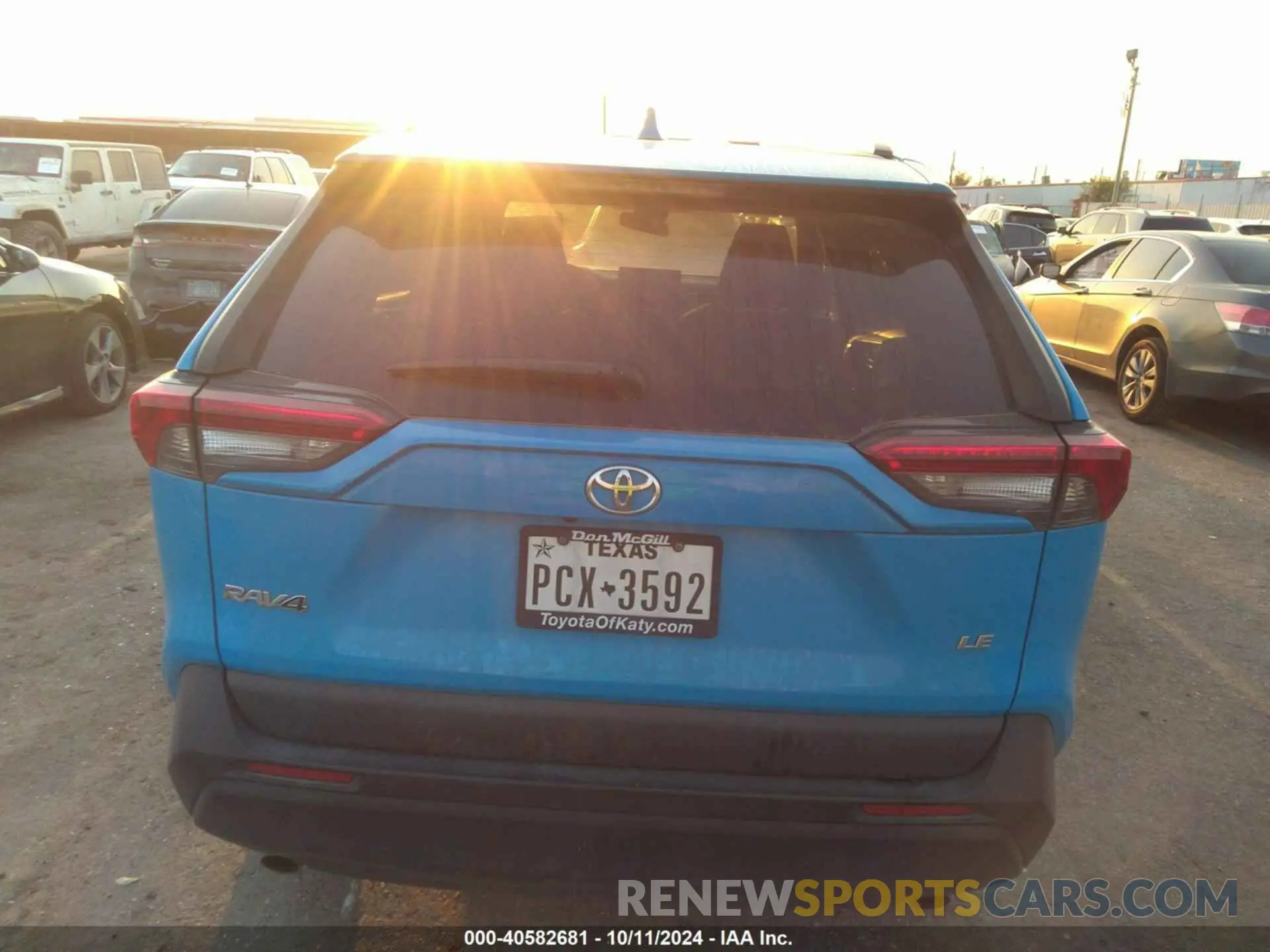 17 Photograph of a damaged car 2T3H1RFV1LW077449 TOYOTA RAV4 2020