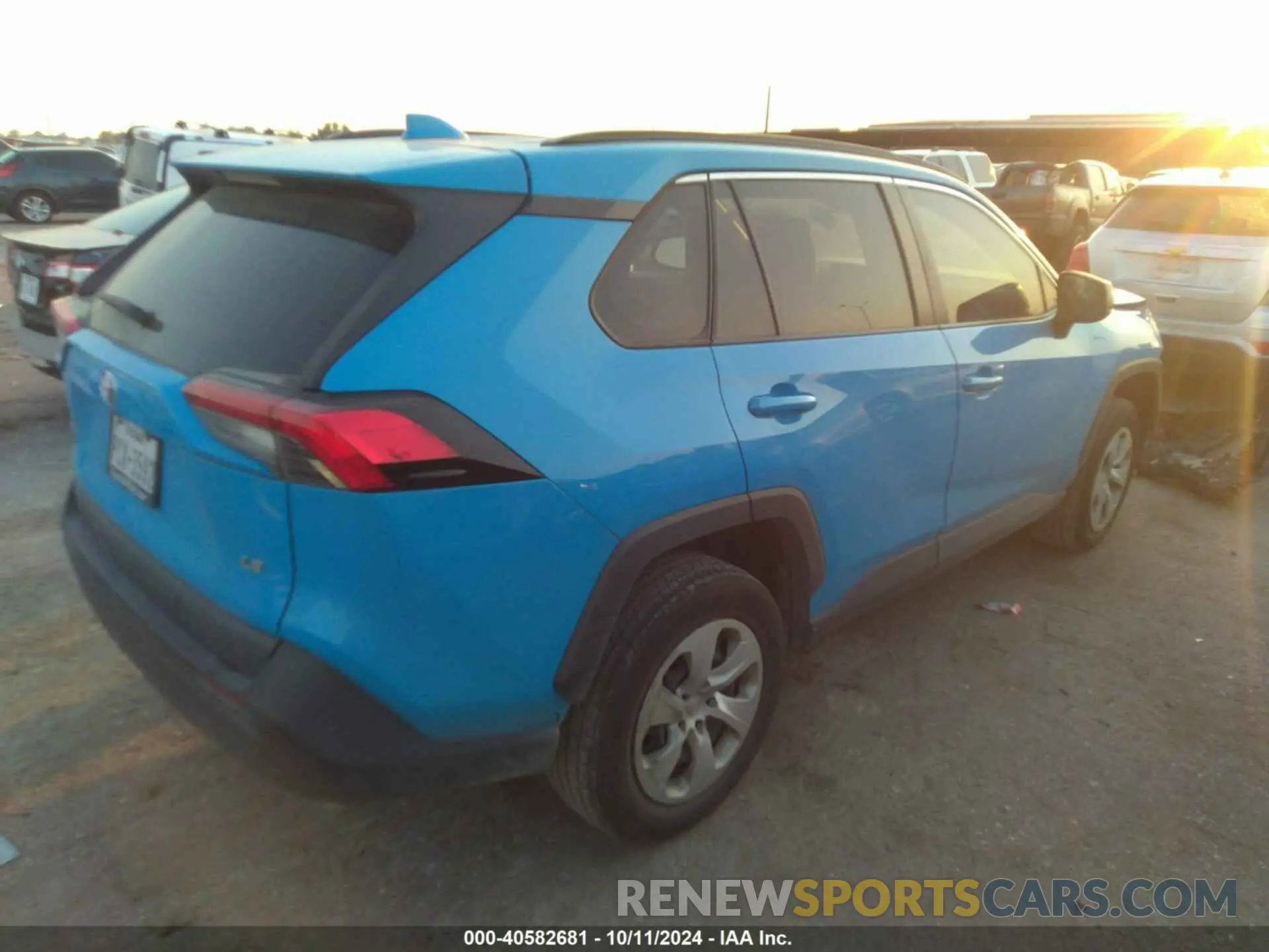 4 Photograph of a damaged car 2T3H1RFV1LW077449 TOYOTA RAV4 2020